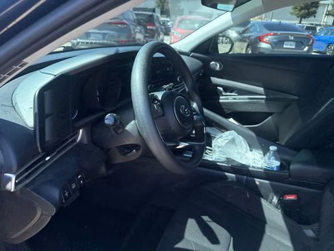 Used 2023 Hyundai Elantra Blue FWD image 15