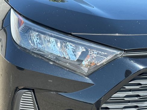 Used 2021 Toyota RAV4 LE AWD/4WD image 17