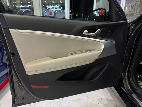 Used 2023 Genesis G70 2.0T image 11