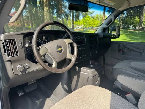 Used 2018 Chevrolet Express 2500 LS w/ Driver Convenience Package RWD image 11