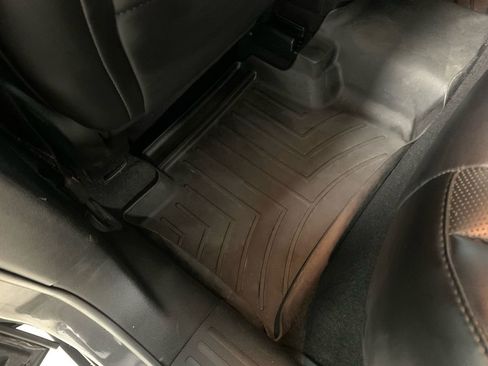 Used 2019 Jeep Cherokee Limited w/ Technology Group AWD/4WD image 25