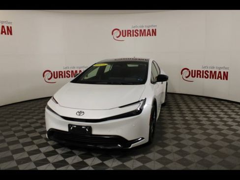 Used 2025 Toyota Prius AWD image 1