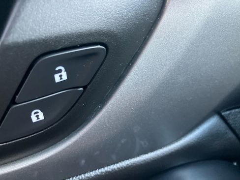 Used 2022 Chevrolet Traverse LT FWD image 12