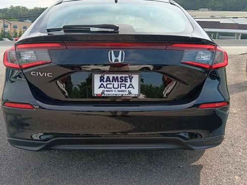 Used 2024 Honda Civic EX-L image 4