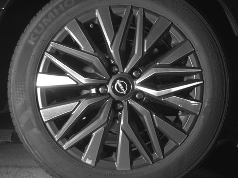 Used 2025 Nissan Altima 2.5 SV FWD image 15