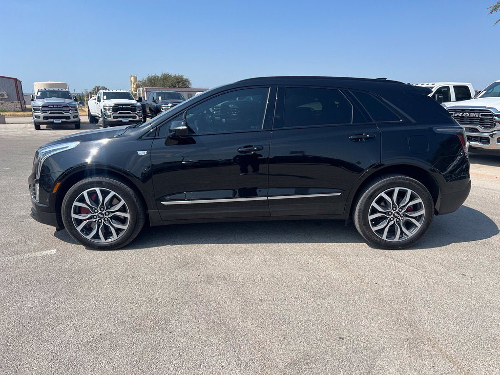 Used 2024 Cadillac XT5 Sportv w/ Platinum Package AWD/4WD image 2