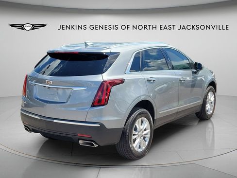 Used 2025 Cadillac XT5 Luxury FWD image 2