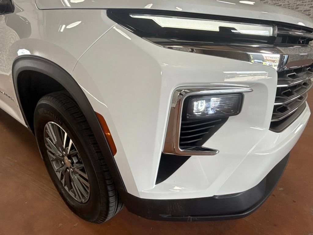 Used 2024 Chevrolet Traverse LT FWD image 9