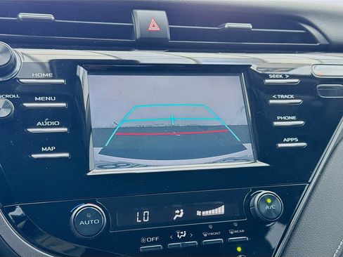 Used 2019 Toyota Camry SE w/ Carpet Mat Package image 10