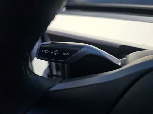 Used 2024 Tesla Model Y Long Range AWD/4WD image 27
