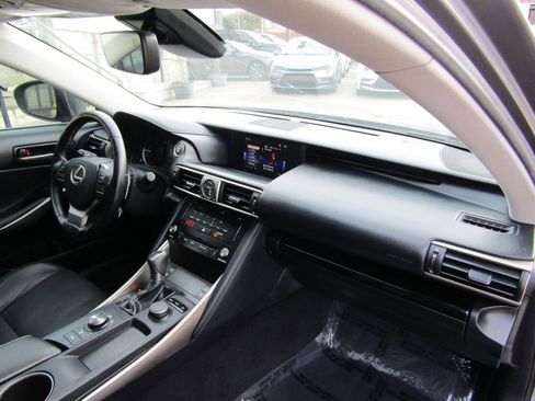 Used 2017 Lexus IS 200t image 11