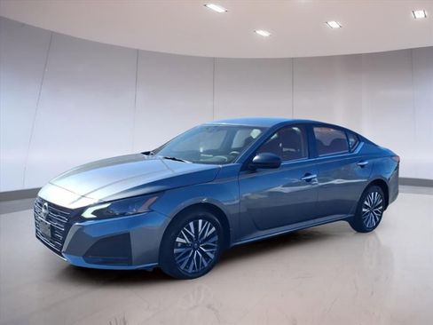 Used 2024 Nissan Altima 2.5 SV image 7