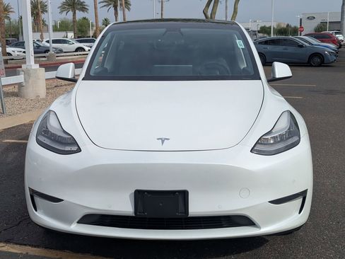Used 2020 Tesla Model Y Long Range image 11