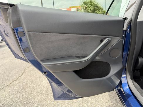 Used 2023 Tesla Model Y AWD image 16