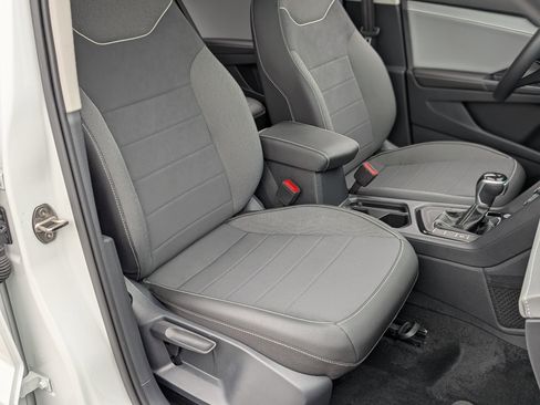 Used 2024 Volkswagen Taos SE w/ Panoramic Sunroof Package image 21