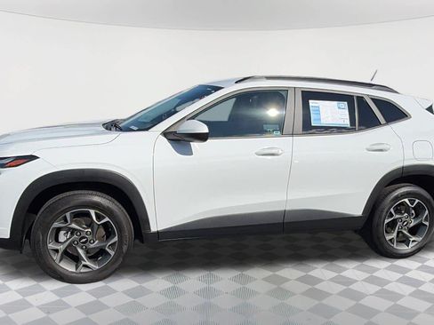 Used 2024 Chevrolet Trax LT FWD image 8