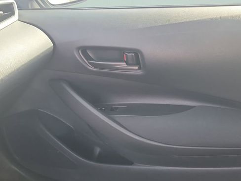 Used 2025 Toyota Corolla LE FWD image 12