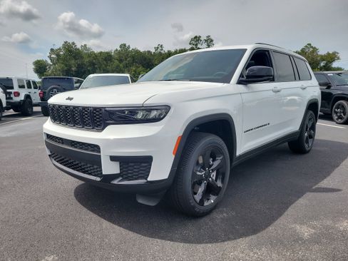 New 2025 Jeep Grand Cherokee L Altitude image 4