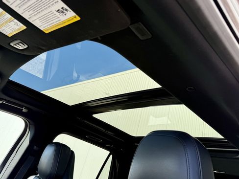 Used 2019 Lincoln Navigator Reserve image 11