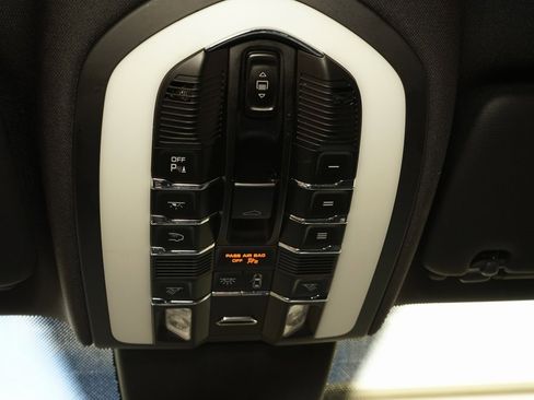 Used 2017 Porsche Cayenne S image 30