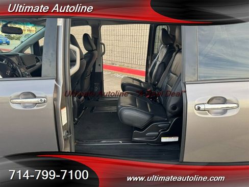 Used 2017 Toyota Sienna SE Premium image 38