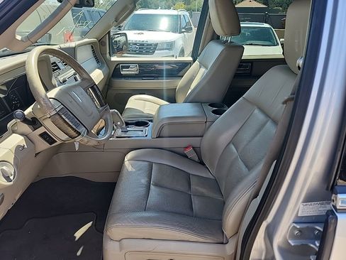 Used 2010 Lincoln Navigator w/ Elite Package image 10