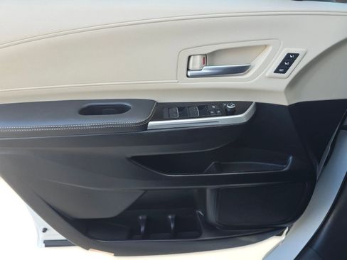 Used 2025 Toyota Sienna Platinum image 10