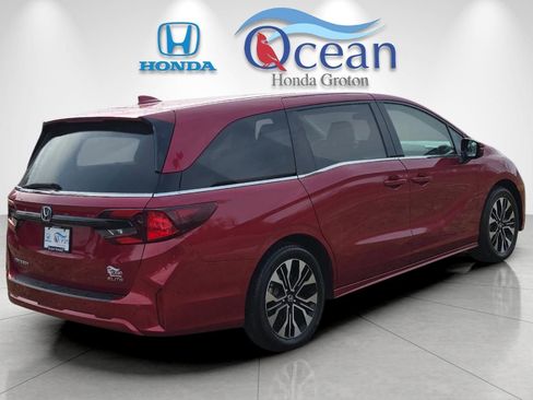 Used 2025 Honda Odyssey Elite image 3