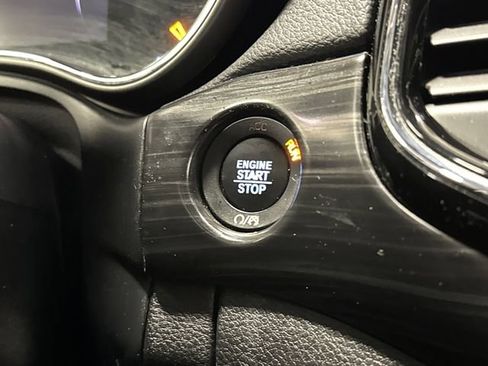 Used 2019 Jeep Grand Cherokee Altitude image 22