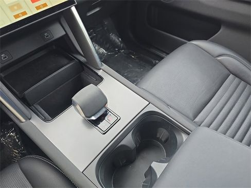 Used 2024 Land Rover Discovery Sport Dynamic SE image 25