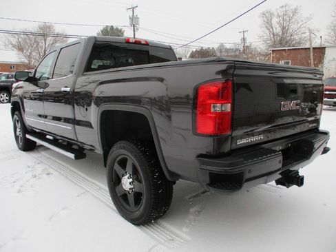 Used 2015 GMC Sierra 2500 Denali w/ Suspension Package, Off-Road image 7