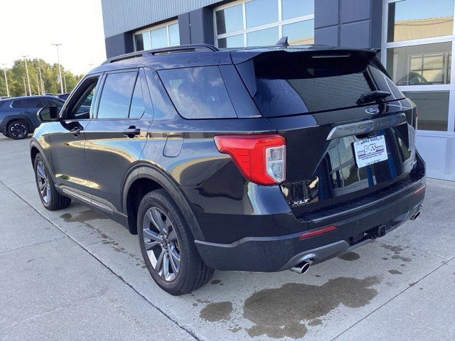 Used 2024 Ford Explorer XLT w/ Equipment Group 202A AWD/4WD image 11