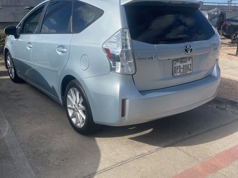 Used 2014 Toyota Prius V Five image 4