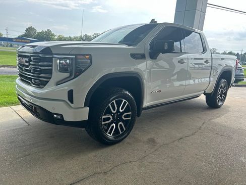 Used 2025 GMC Sierra 1500 AT4 w/ AT4 Premium Package AWD/4WD image 4