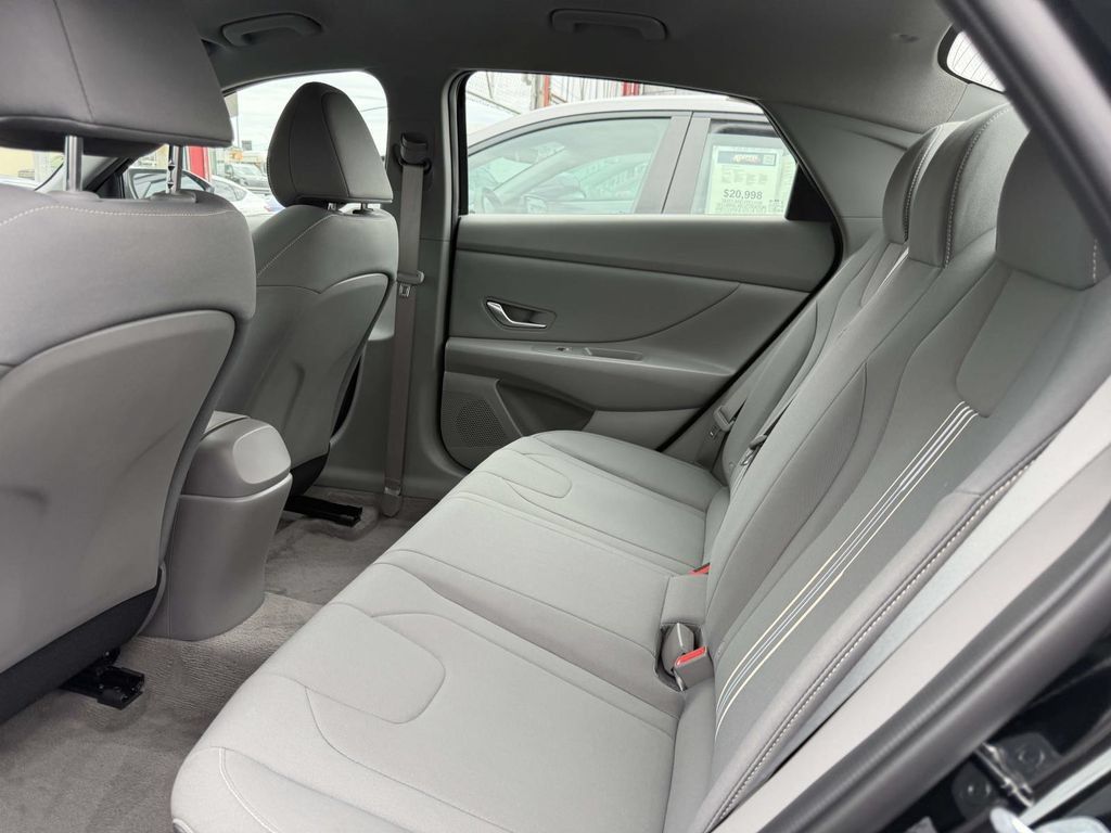 Certified 2023 Hyundai Elantra SEL w/ Convenience Package FWD image 11
