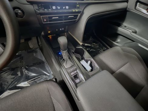 Used 2025 Toyota Camry LE w/ Convenience Package image 25