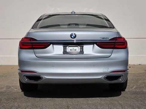 Used 2019 BMW 750i w/ Executive Package image 4