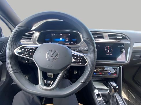 Used 2022 Volkswagen Tiguan SE R-Line AWD/4WD image 6