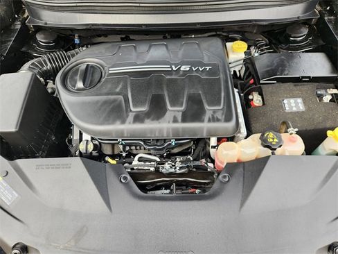 Used 2019 Jeep Cherokee Latitude Plus w/ Comfort/Convenience Group image 31