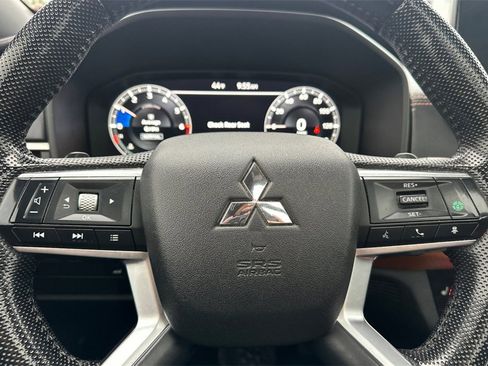 Used 2023 Mitsubishi Outlander SEL image 28