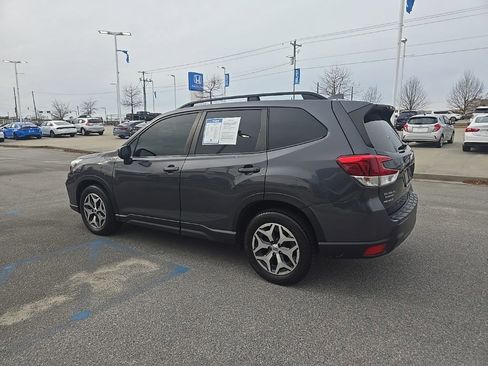 Used 2021 Subaru Forester Premium image 5