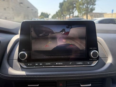 Used 2025 Nissan Rogue SV FWD image 22