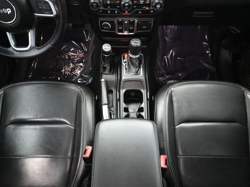 Used 2020 Jeep Wrangler Unlimited Sahara image 30