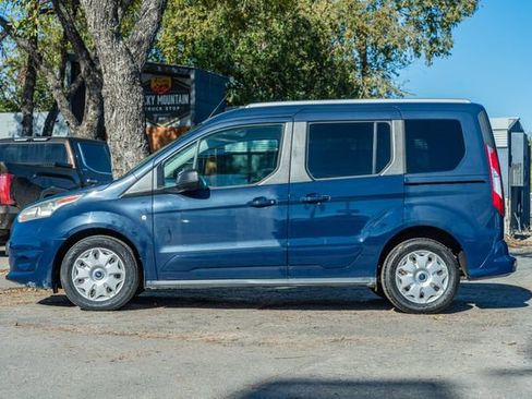 Used 2017 Ford Transit Connect XLT image 3