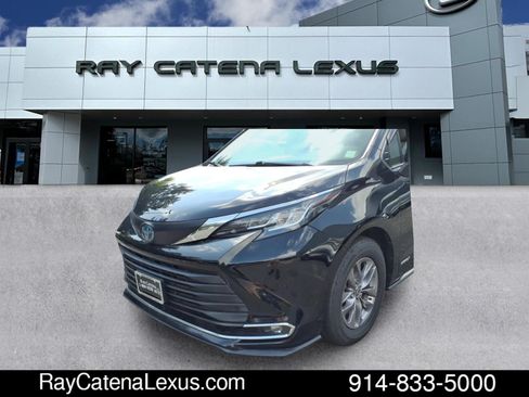 Used 2021 Toyota Sienna XLE w/ XLE Plus Package AWD/4WD image 7
