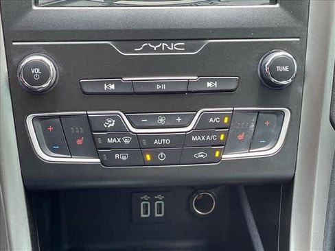 Used 2020 Ford Fusion SEL FWD image 23