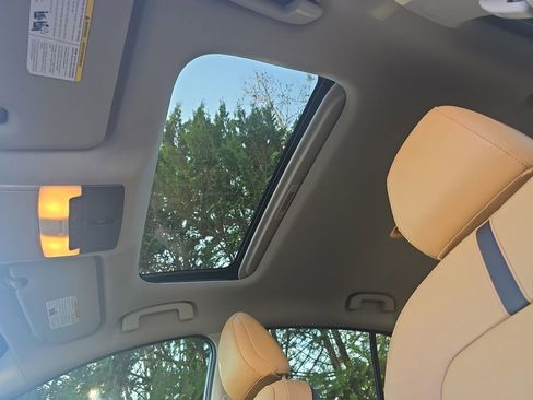 Used 2024 Nissan Sentra SV w/ SV Premium Package image 32