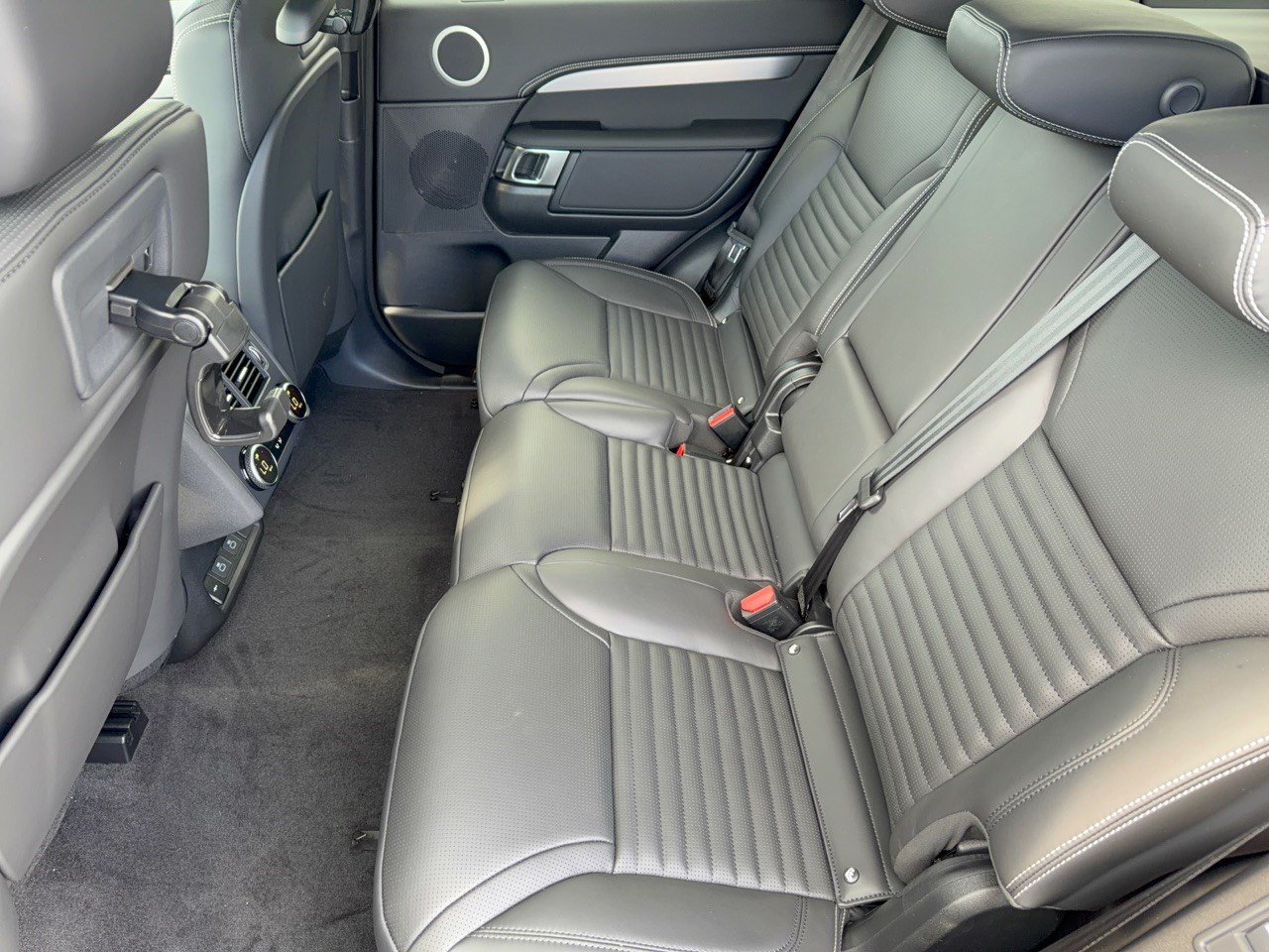 New 2026 Land Rover Discovery Limited Edition AWD/4WD image 25
