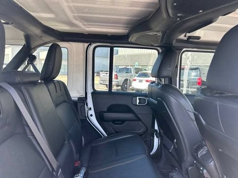 Used 2024 Jeep Wrangler Unlimited Sahara AWD/4WD image 8