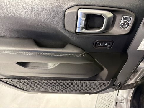 Used 2018 Jeep Wrangler Unlimited Sahara w/ Cold Weather Group AWD/4WD image 10